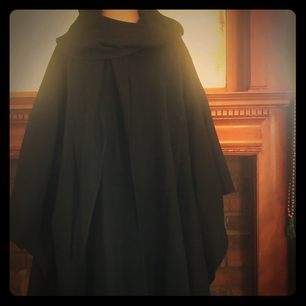 Saks fifth avenue black wool cape
